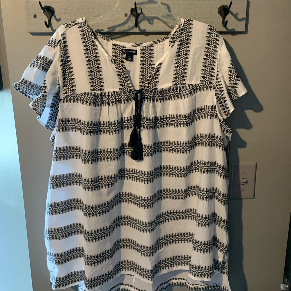 Black and White Patterned Women's Top